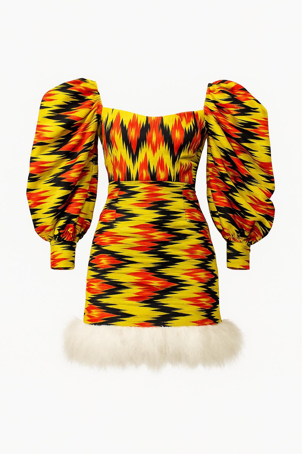 Vestido curto com estampa Ikat e mangas bufantes